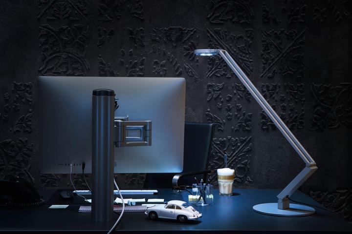 Produktbild Luctra Table Pro 2 Linear Base LED Schreibtischlampe, biologisch wirksames Licht, dimmbar (945 lm)