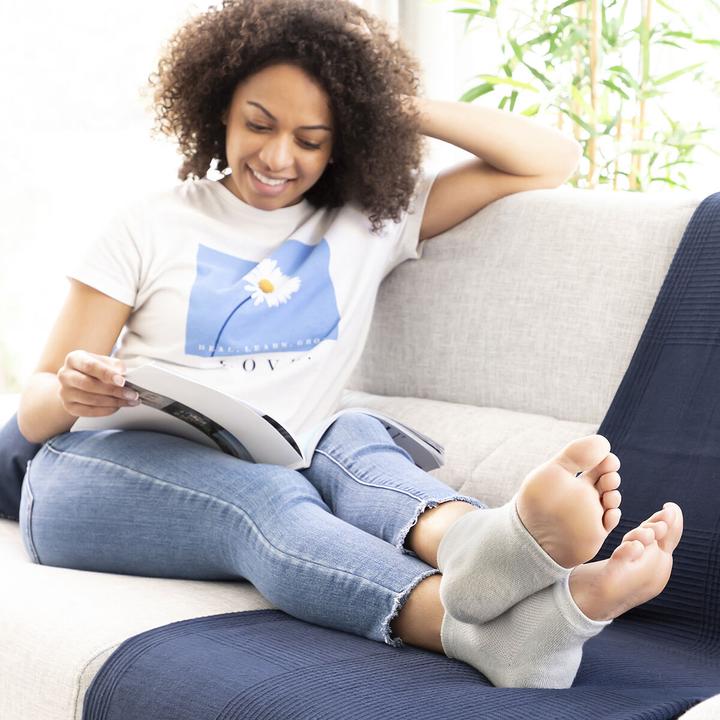 Actual product image InnovaGoods Moisturising socks with gel pads and natural oils Relocks (One size)
