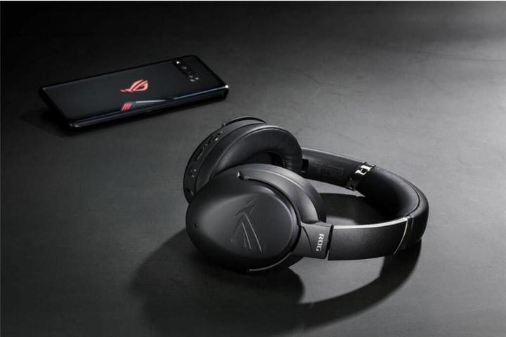 Actual product image ASUS ROG Strix Go BT (Wireless, Cable)