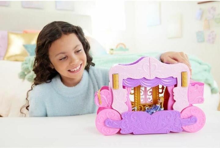 Image du produit Disney Princess Carriage To Castle Transforming Playset (Jeu de transformation de carrosse en château)