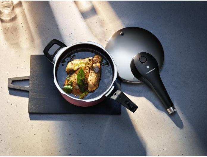 Actual product image WMF Pressure Cooker FUSIONTEC Red (22 cm, Steam cooker, Merger technology)