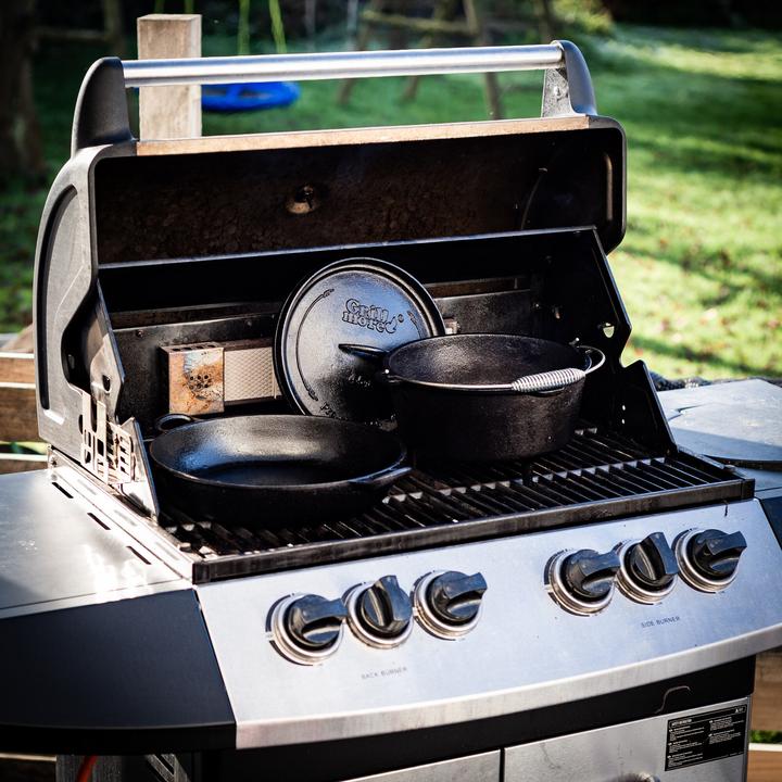 Actual product image Grill & More Essentials Dutch Oven, 4 litres