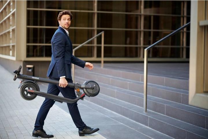 Actual product image Segway-Ninebot Kick Scooter E22E (20 km/h, 22 km, 300 W)