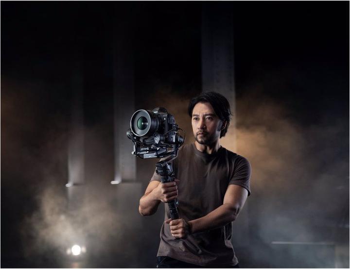 Image du produit DJI RS 2 Pro Combo (Appareil photo reflex, 4.50 kg)