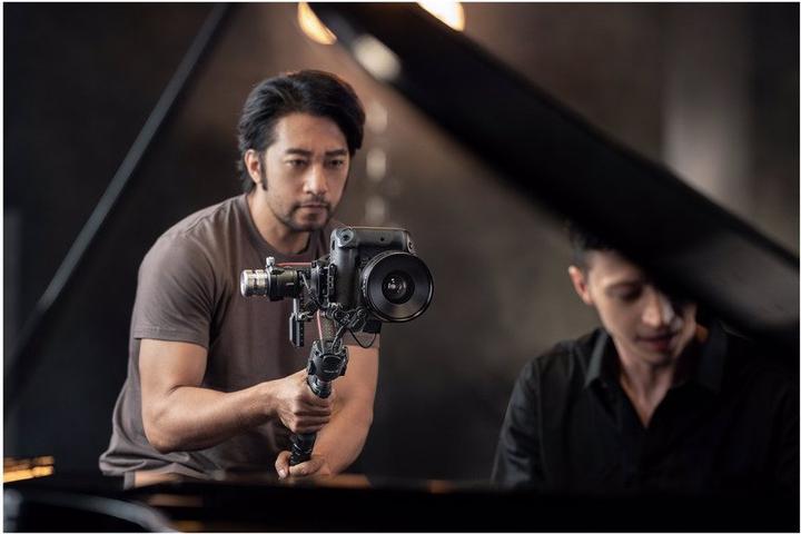 Image du produit DJI RS 2 Pro Combo (Appareil photo reflex, 4.50 kg)