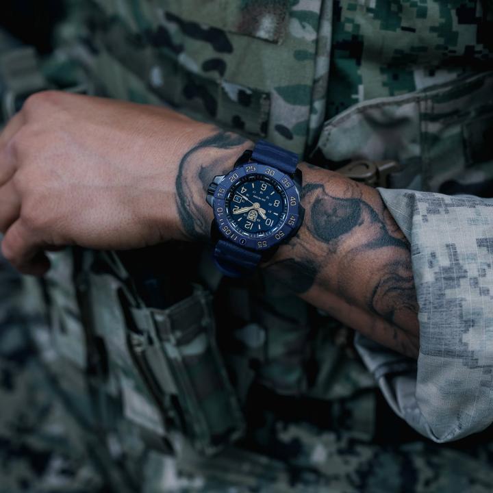 Image du produit Luminox NAVY SEAL STEEL 3250 SERIES (Montre de plongée, 45 mm)