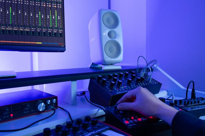 Actual product image IK Multimedia iLoud MTM MKII Pair - 100 Watt active (Active, Pair, 2x 100 W)