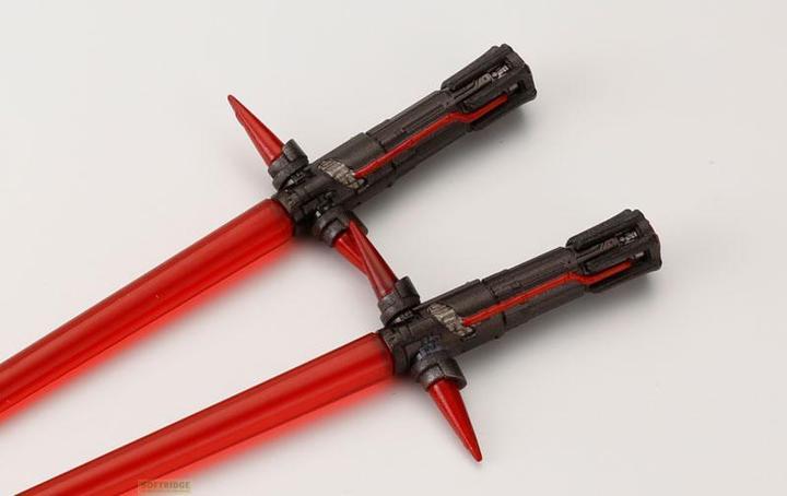 Produktbild Kotobukiya Star Wars - Episode VII: Kylo Ren Lichtschwert (2 Stück, Essstäbchen)