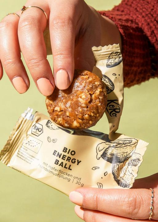 Image du produit KoRo Boule de snack bio à base de dattes, fourrée de flocons d'avoine, de sel et de purée d'amandes (1 pcs, 420 g)