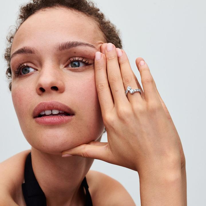 Produktbild Pandora Glitzernder Überlappender Band-Ring (48, 925 Silber)