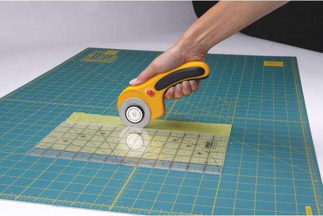 Produktbild Olfa Crocheum -Messer mit einem Durchmesser von 60 mm Durchmesser zum Schneiden von Stoffen, natürlichen (Cutter)