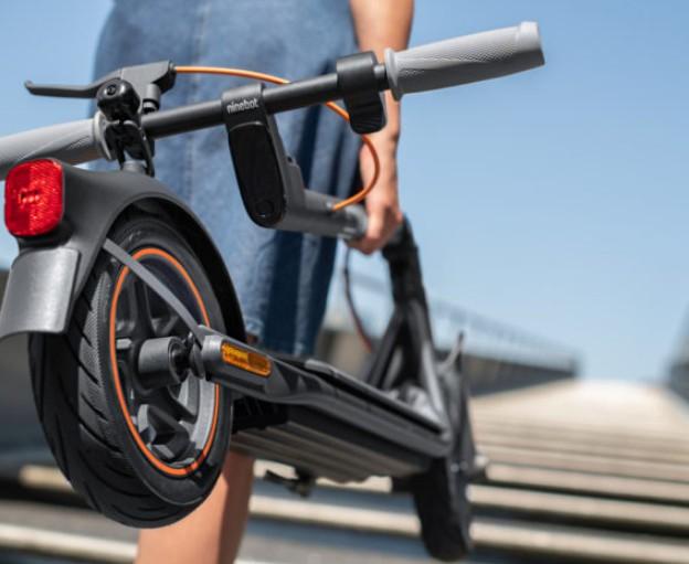 Produktbild Segway-Ninebot F40D (20 km/h, 40 km, 350 W)