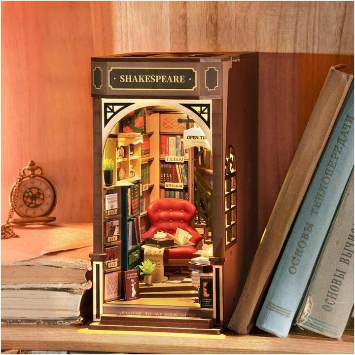Actual product image Robotime Model kit 'Bookstore'
