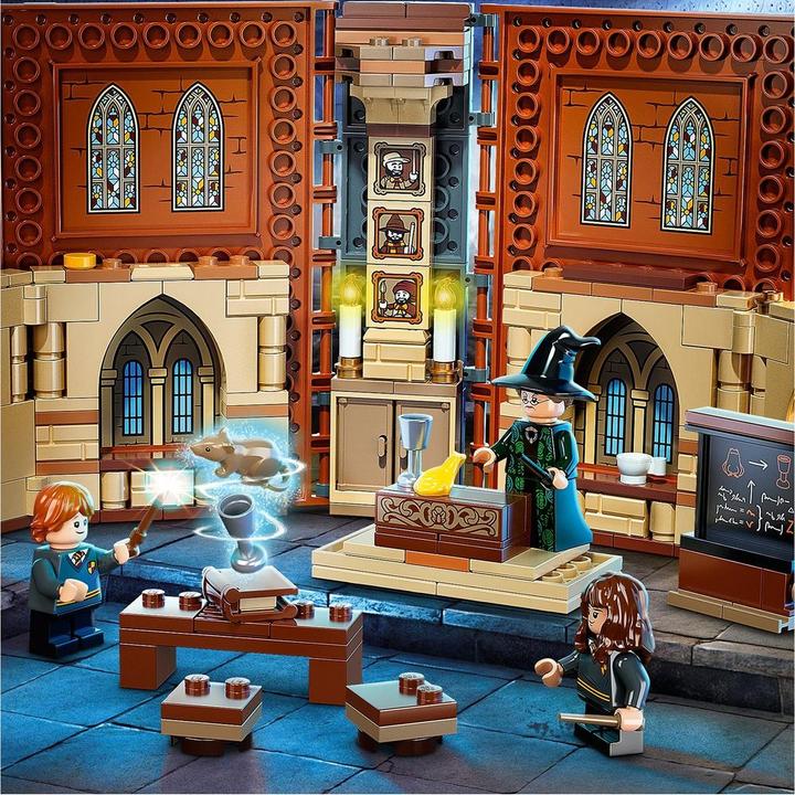 Actual product image LEGO Hogwarts Moment: Transformation Class (76382, LEGO Harry Potter)