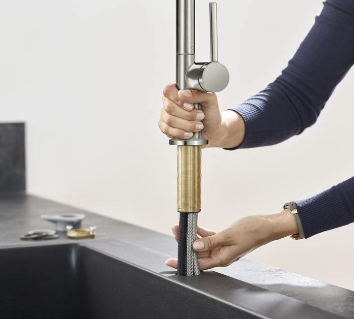 Actual product image hansgrohe HG single-lever sink mixer 210 TALIS M Pull-out spray stainless steel finish