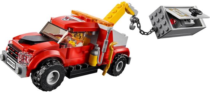 Immagine prodotto LEGO Un carro attrezzi sulla strada (60137, LEGO City)