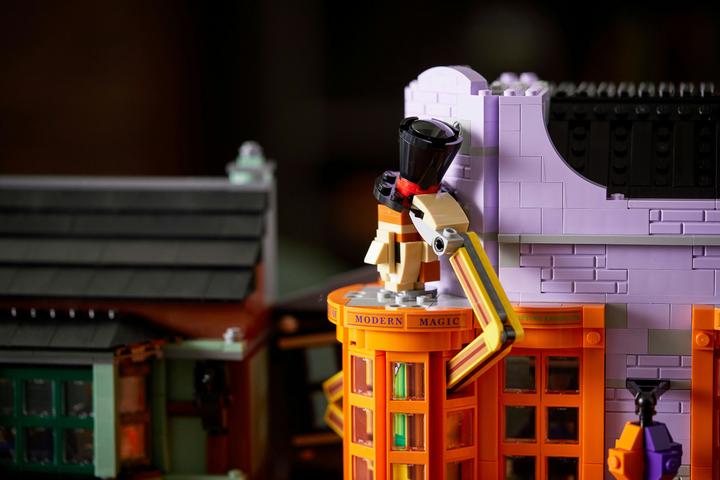 Actual product image LEGO Harry Potter Diagon Alley (75978, LEGO Harry Potter, LEGO Rare Sets)
