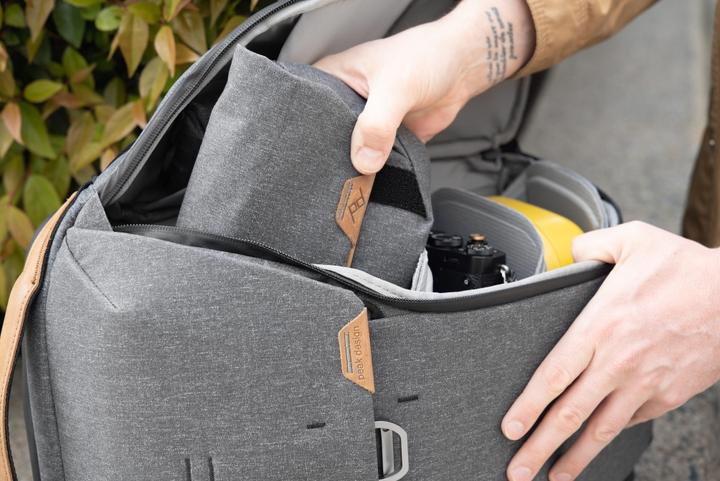 Image du produit Peak Design Pochette de terrain v2 (Sacoche de hanche pour appareil photo, Sac à bandoulière pour appareil photo, 3 l)