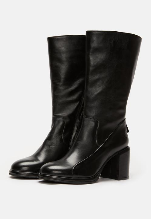 Produktbild Felmini SIMONA D571, der Stiefel mit Absatz von, ist aus schwarzem Glattleder gefertigt und verleiht (41)