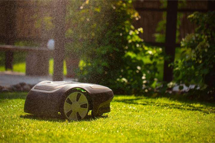 Actual product image Greenworks Robotic lawnmower OptiMow 4 (450 m²)