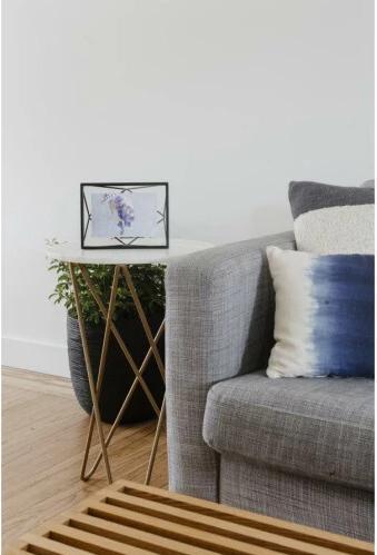 Actual product image Umbra Prism (10 x 15 cm)