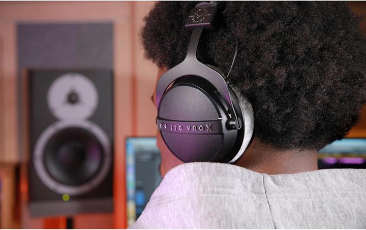 Actual product image Beyerdynamic DT 770 Pro X Limited Edition (No noise cancelling, Cable)