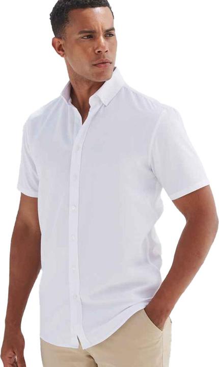 Actual product image Henbury Mens Cotton Feel CoolPlus Short-Sleeved Formal Shirt (XL)