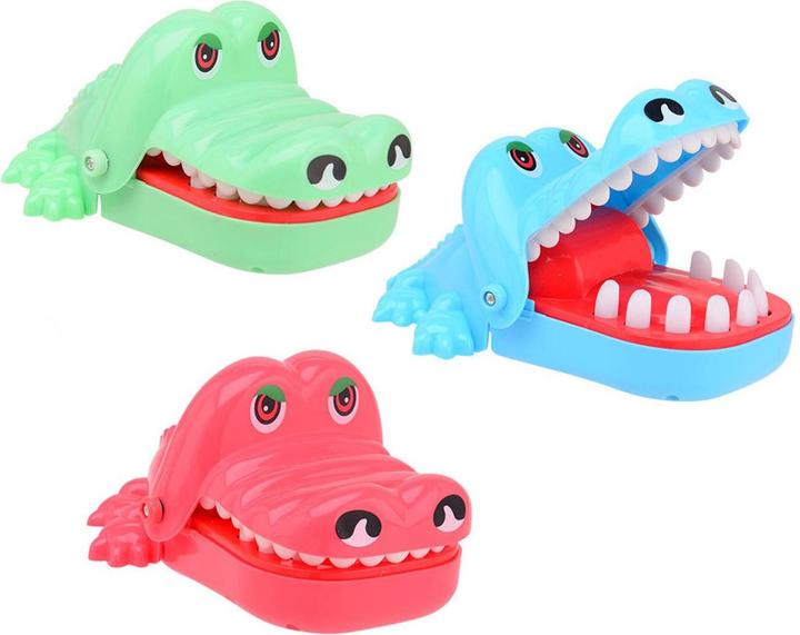 Sombo Biting crocodile ass Dis