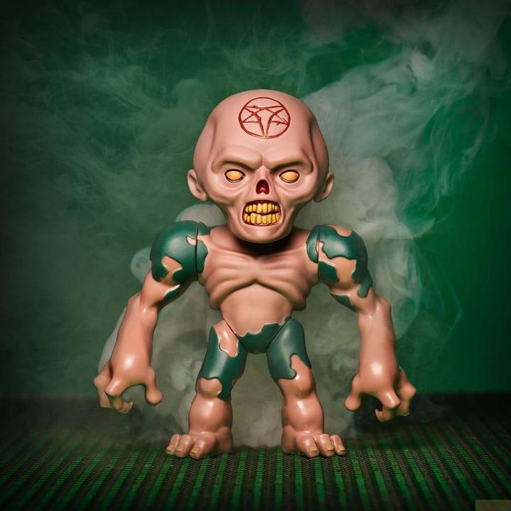 Produktbild Numskull Doom Vinyl Figur Zombie 15 cm