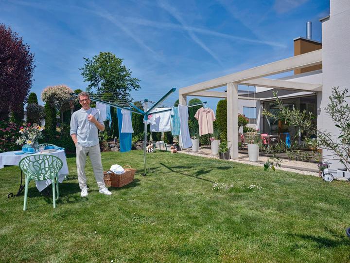 Actual product image Leifheit Linomatic 500 Deluxe Cover laundry umbrella (50 m)