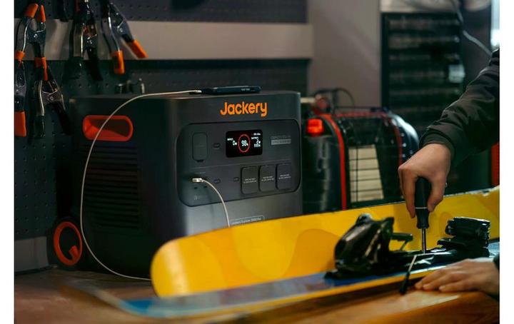 Actual product image Jackery Explorer 3000 Pro (3024 Wh, 29 kg)