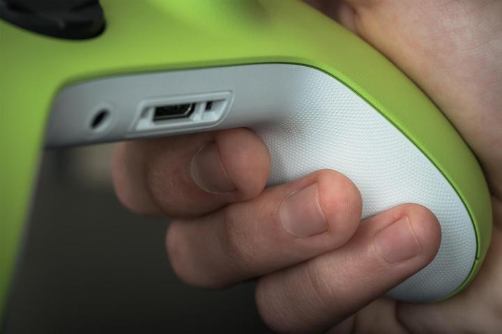 Actual product image Microsoft Wireless Controller - Electric Volt (Xbox Series X, Xbox One X, PC, Xbox One S, Xbox Series S)