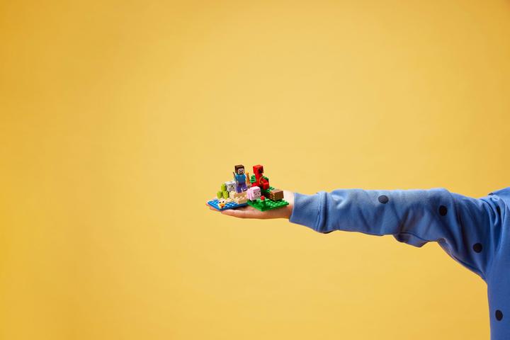 Actual product image LEGO The ambush of the Creeper (21177, LEGO Minecraft)