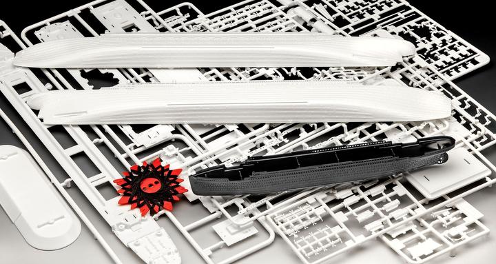 Actual product image Revell Gift set Titanic