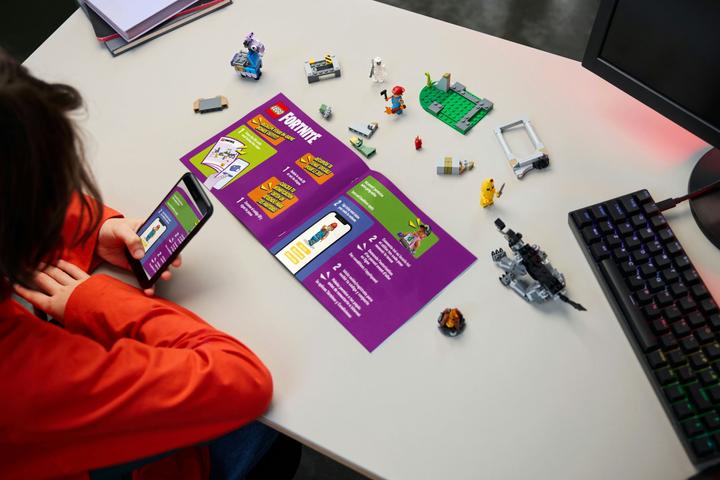 Produktbild LEGO Das Lager von Schali und der Zündkerzenkünstlerin (77075, LEGO Fortnite)