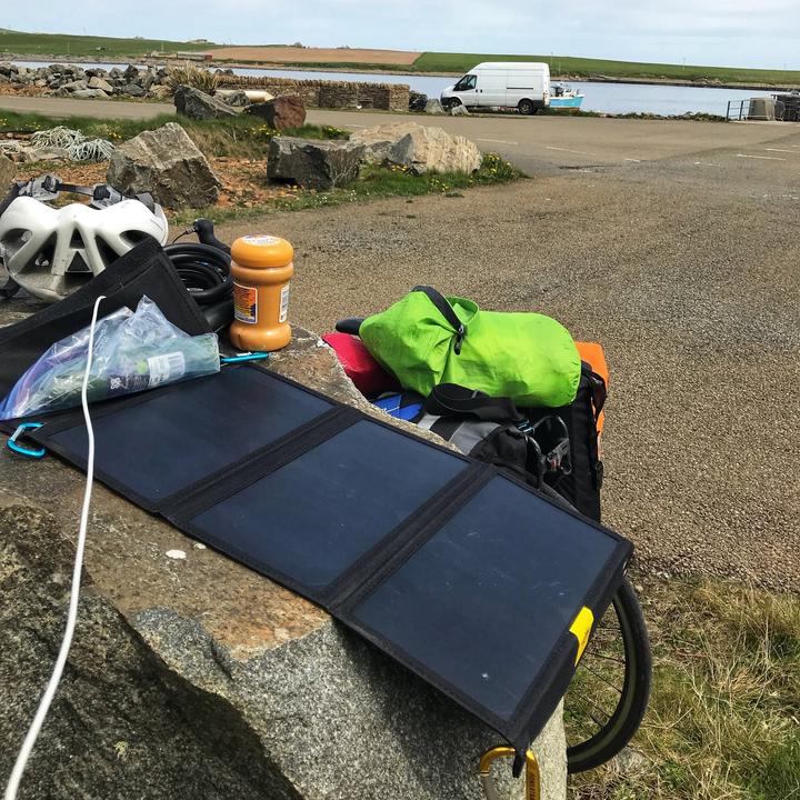 Produktbild Powertraveller Solarladegerät Falcon 21 mit 1x USB-A und 1x DC-Output (21 W, 0.47 kg)