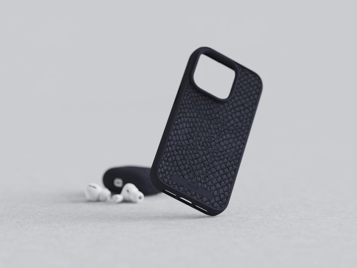 Produktbild Njord Hard-Cover Salm.Leather Magsafe Case Black (Apple iPhone 15 Pro Max)