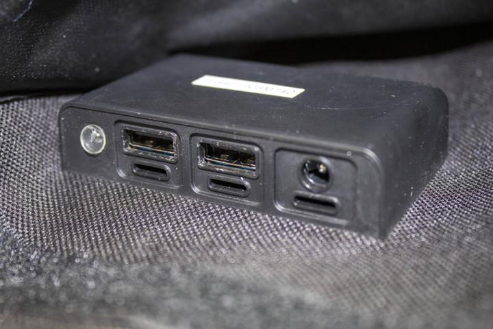 Immagine prodotto Powertraveller Caricabatterie solare Falcon 40 con 2x USB tipo A e 1x output DC (40 W, 0.91 kg)
