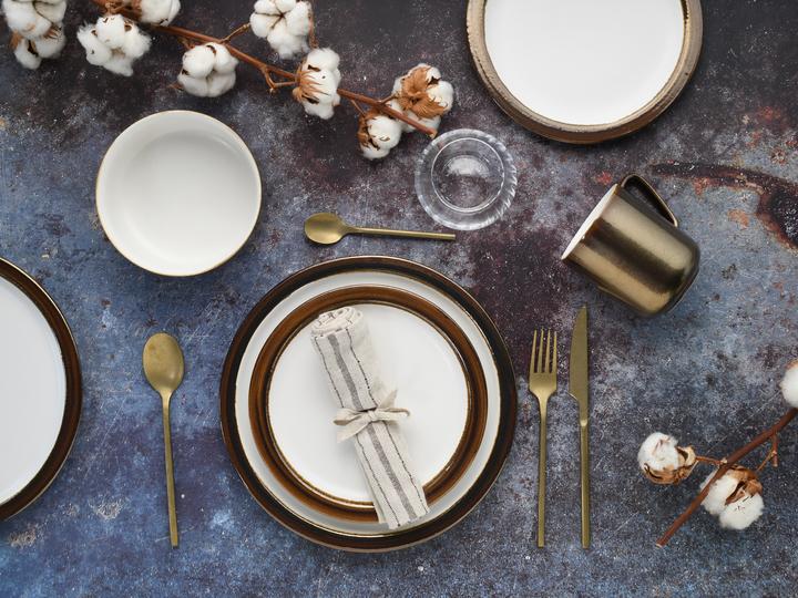 Actual product image CreaTable Modern Industrial (16 Piece)