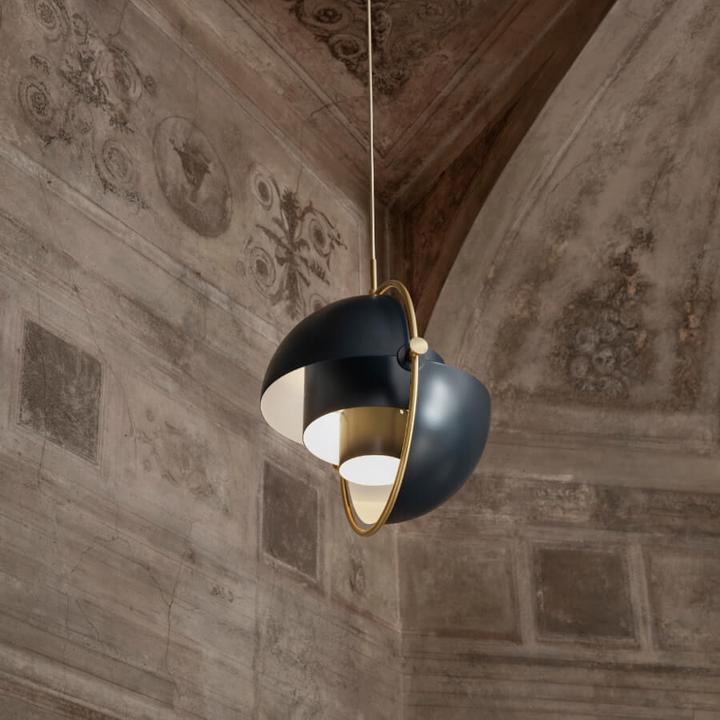 Produktbild Gubi Multi-Lite Pendelleuchte Black Brass (E27, 810 lm)