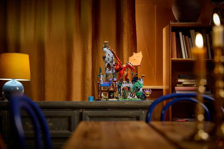 Image du produit LEGO 21348 Dungeons & Dragons : La Saga du Dragon Rouge (21348, LEGO Ideas, LEGO difficiles à trouver)