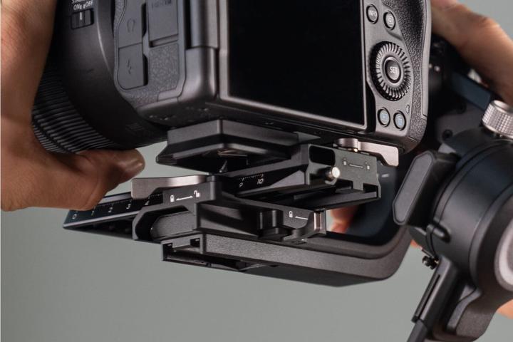 Produktbild DJI RSC 2 (Systemkamera, Spiegelreflexkamera, 3 kg)