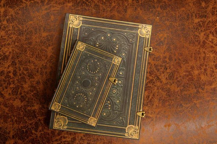 Actual product image Paperblanks Nocturnelle (210 x 300 mm, Lined, Hardcover)