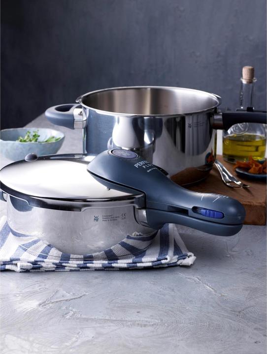 Produktbild WMF Schnellkochtopf 2tlg 4,5+3,0l Dampfkochtopf Perfect Plus Induktion Edelstahl 18/10 (22 cm, Dampfkochtopf)