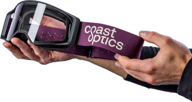 Actual product image Coast Optics Alta 2 Goggle schwarz, Band violett mit klarem Glas