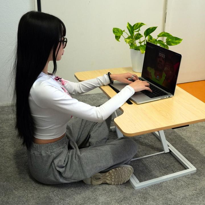Immagine prodotto Hermex Notebook Schreibtisch pneumatischer Aufsatz Hubtisch Office Desk Bürotisch Arbeitstisch (80 x 50 x 39 cm)
