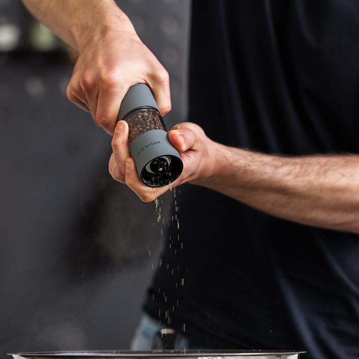 Actual product image Lars Nysøm Salt & pepper mill set Sjael (Nutmeg, Sea salt, Pepper, Various spices, Herbs, Chili, Salt)