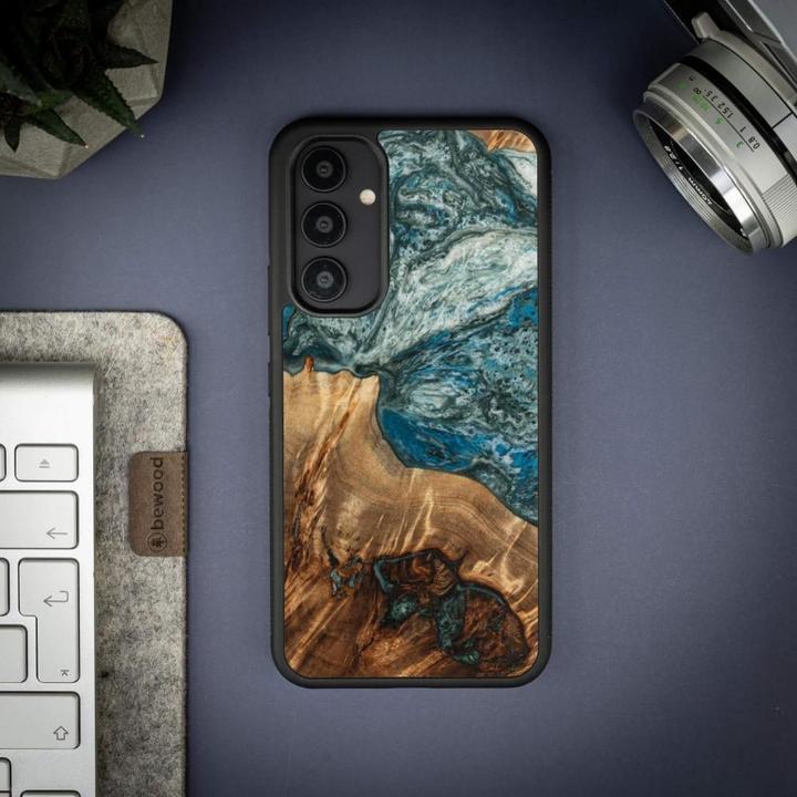 Actual product image Bewood Wood and resin case for Samsung Galaxy A54 5G Unique Planet Earth - blue-green (Samsung Galaxy A54 5G)
