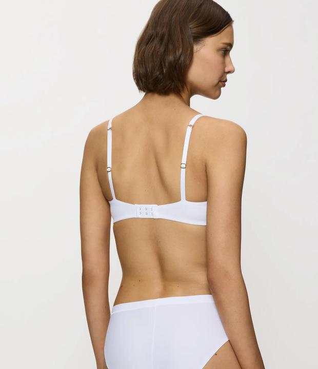 Image du produit Triumph Essentiels de maquillage pour le corps WHU (85 A, Une unité par pack)