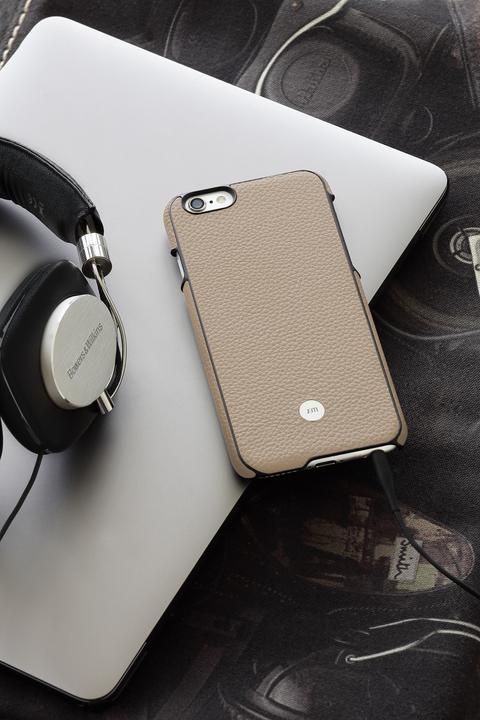 Actual product image Just Mobile Quattro Back Cover for iPhone 6/6S Brown (Apple iPhone 6, Apple iPhone 6s)